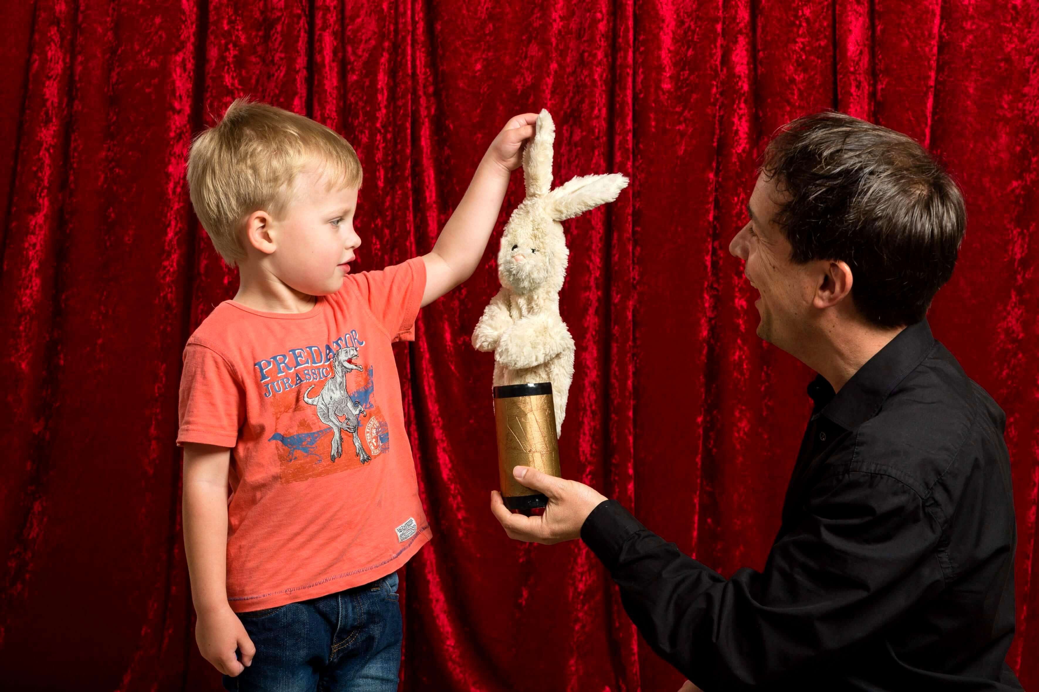 Zauberer Düren für Geburtstag buchen - Kaninchen